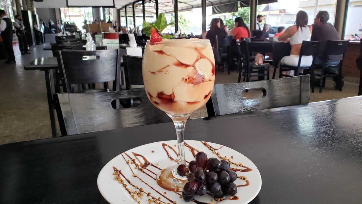 CREME DE PAPAIA COM LICOR DE CASSIS