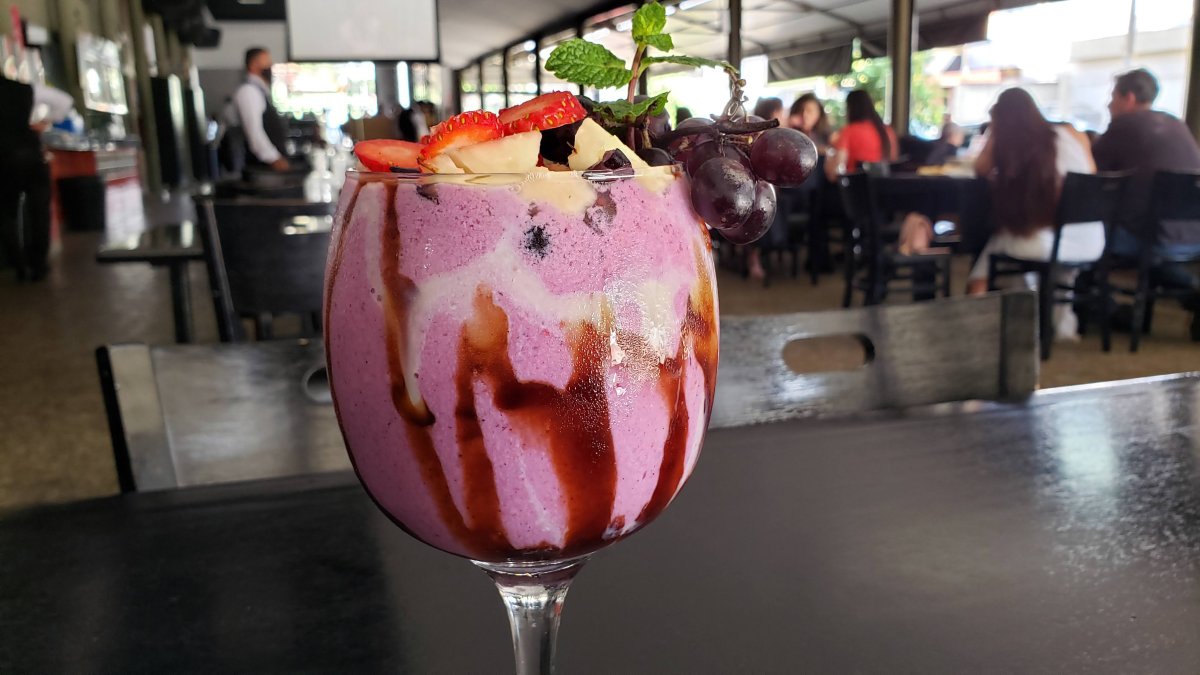 BATIDA DE FRUTA COM VINHO