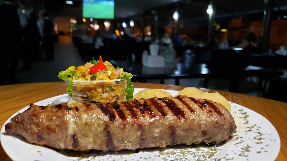 KAFTA BOVINA COM QUEIJO