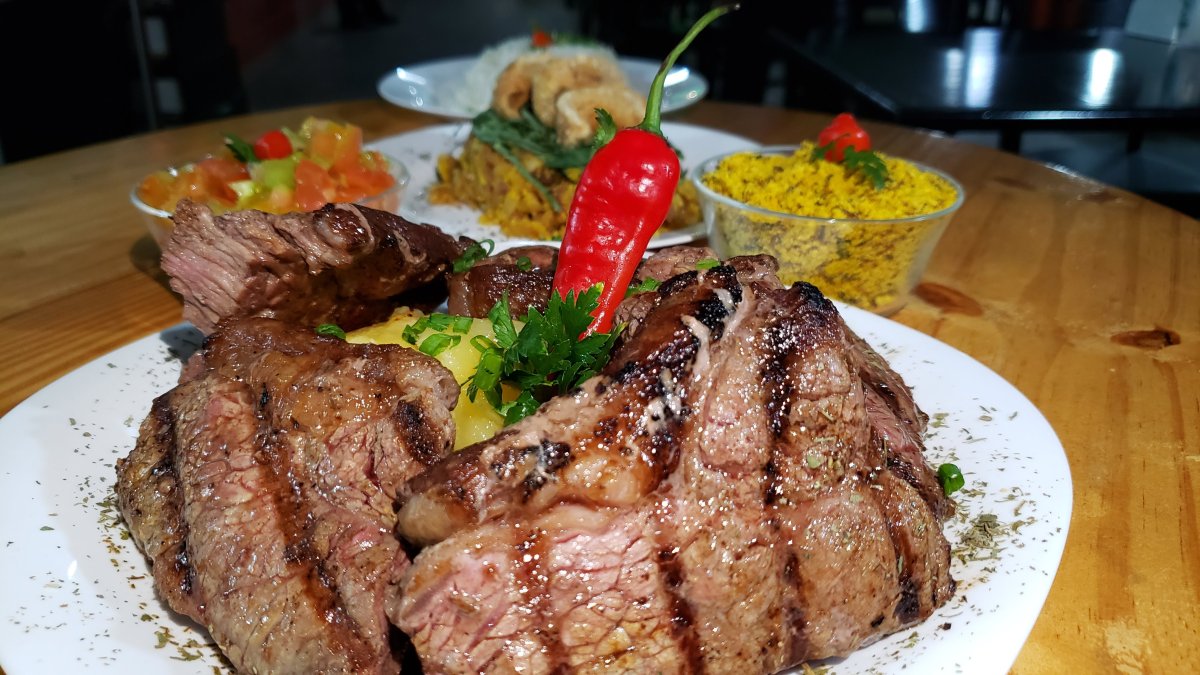 CARNE SERENADA ANGUS COM GUARNIÇÕES (700gr)